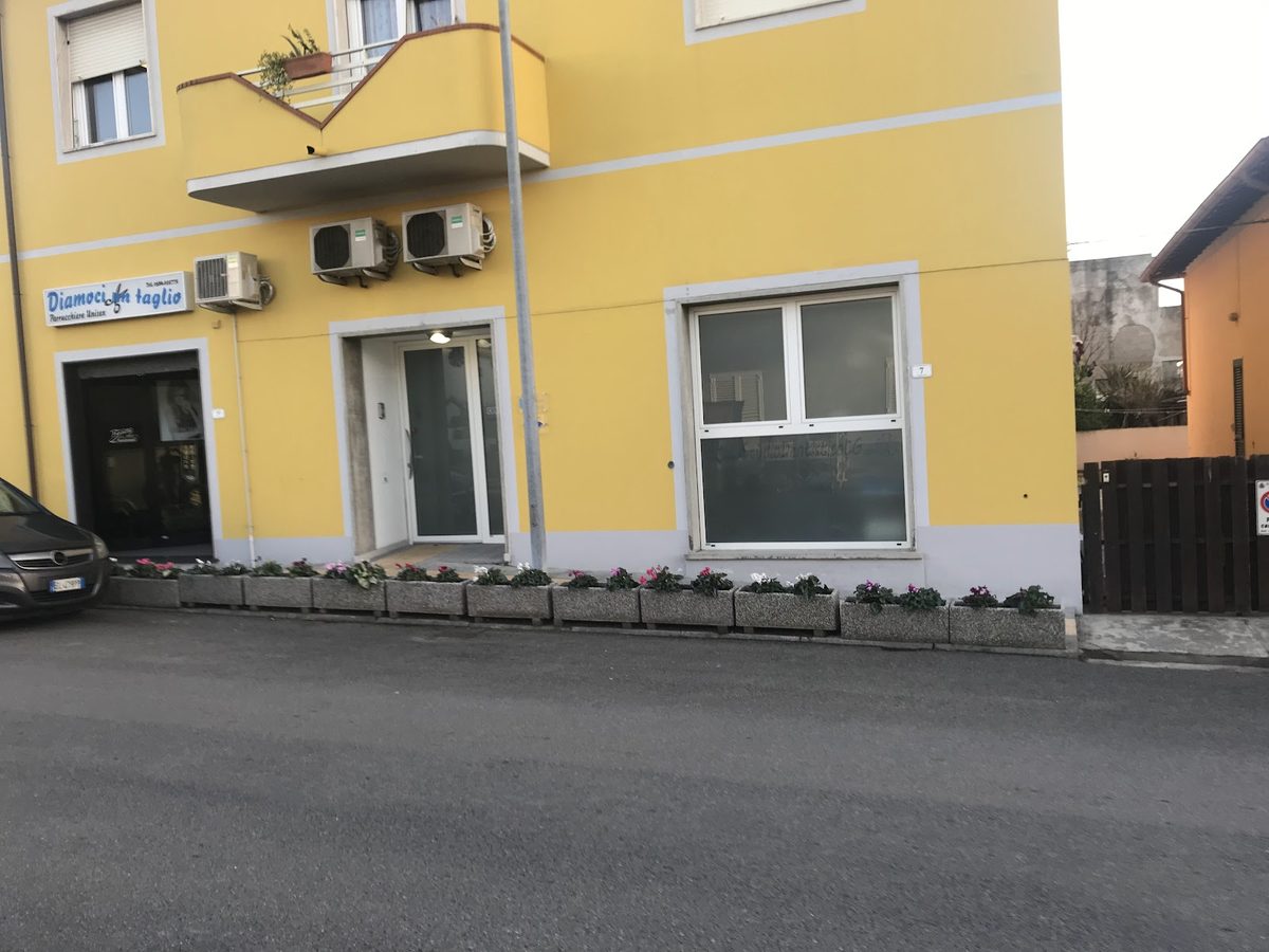 La palazzina gialla in via della Madonna 5C